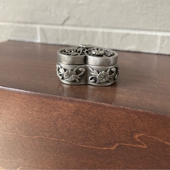 Vintage Pewter Ms Dee Trinket Box, Pin, Earrings For Mother - Picture 8 of 10